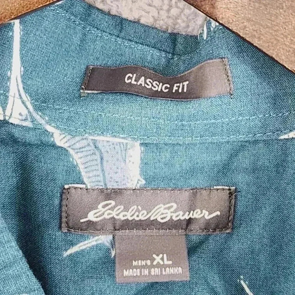 Eddie Bauer Mens Classic Fit Shark Print Short Sleeve Shirt XL 100% Cotton - Picture 3 of 6